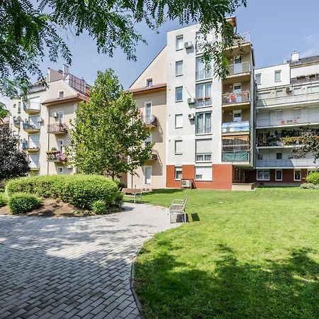 Bpr Galactic Empire Home With Balcony Будапеща Екстериор снимка