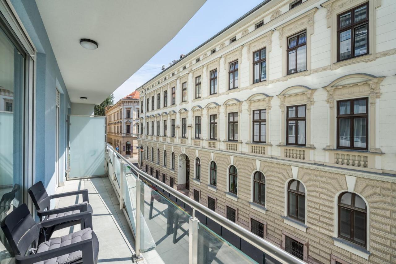 Bpr Galactic Empire Home With Balcony Будапеща Екстериор снимка