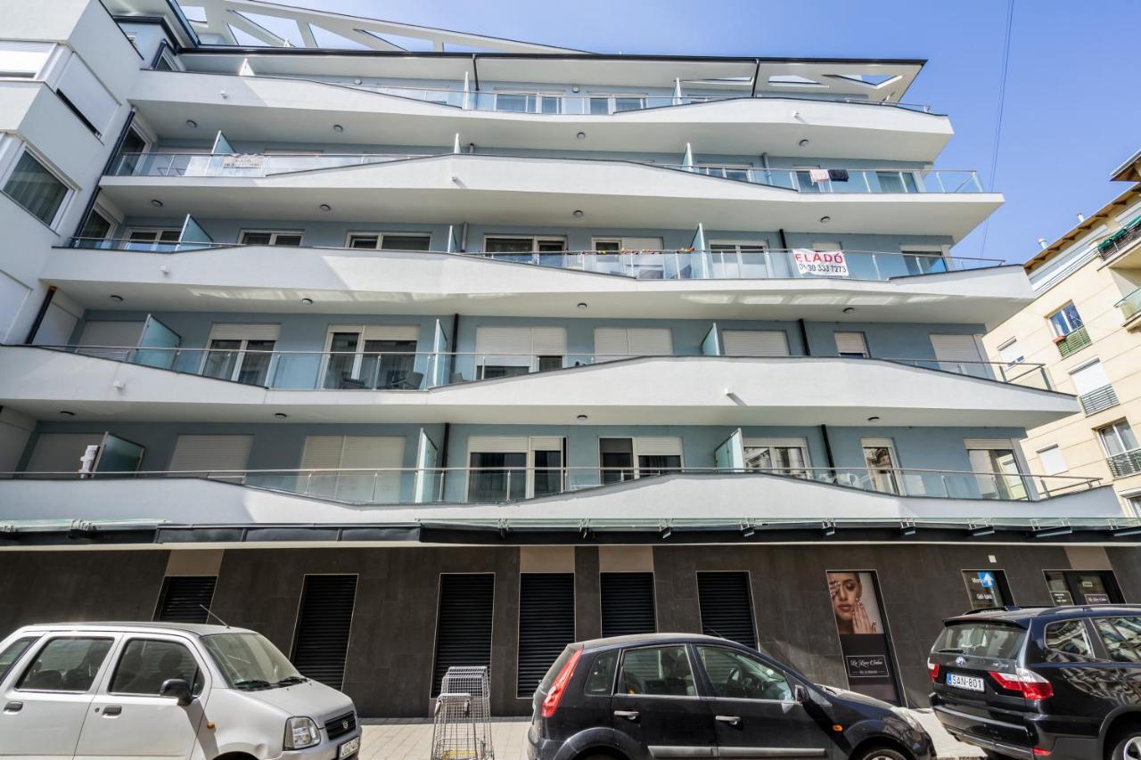 Bpr Galactic Empire Home With Balcony Будапеща Екстериор снимка
