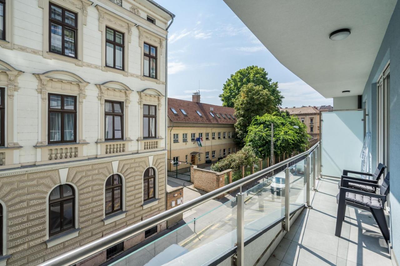 Bpr Galactic Empire Home With Balcony Будапеща Екстериор снимка